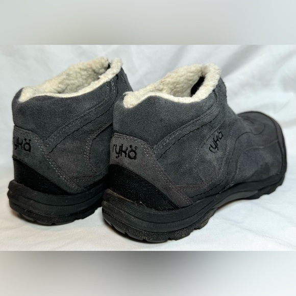 RYKA WOMENS Gray Suede, Fleece Lined, Front Zip, Low Ankle Boots Size 8W - Picture 3 of 7